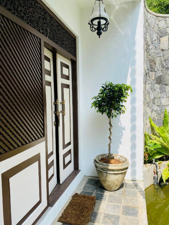 Thaprobana Villa Tangalle - Private Villa Exterior photo
